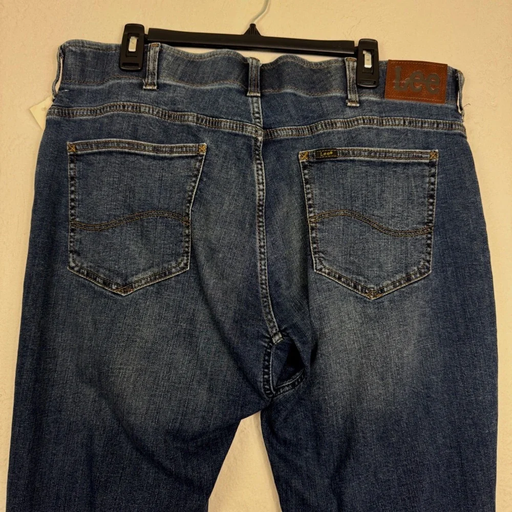 Lee Extreme Motion Mens Straight Fit Tapered Jeans Medium Wash 38x30 Denim NEW